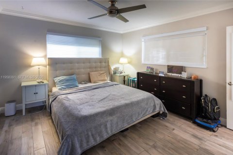 Villa ou maison à vendre à Miami, Floride: 3 chambres, 163.23 m2 № 2023568 - photo 16