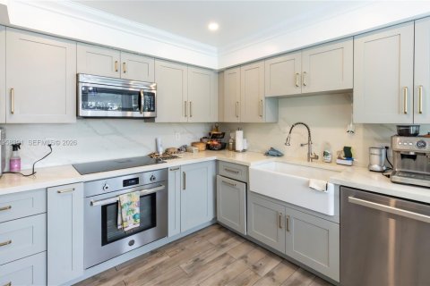 Villa ou maison à vendre à Miami, Floride: 3 chambres, 163.23 m2 № 2023568 - photo 12