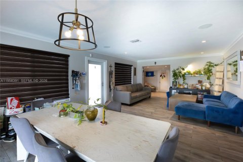 Villa ou maison à vendre à Miami, Floride: 3 chambres, 163.23 m2 № 2023568 - photo 5