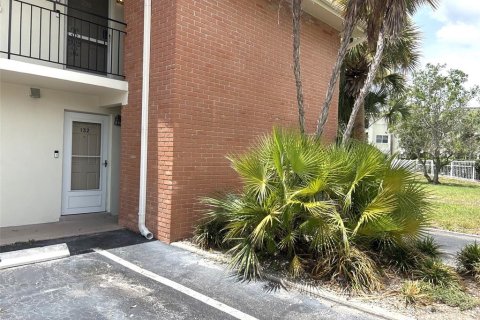 Condominio en Saint Petersburg, Florida, 2 dormitorios № 2202219