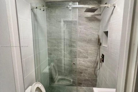 Casa en alquiler en Dania Beach, Florida, 1 dormitorio, 244.98 m2 № 1935052 - foto 5