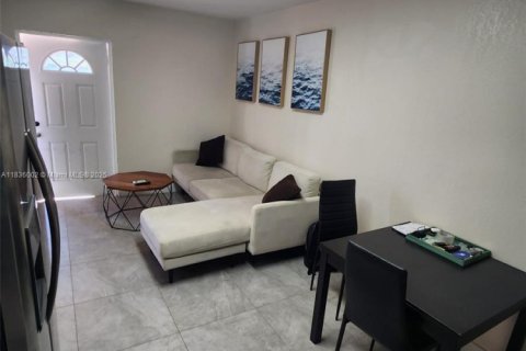 Casa en alquiler en Dania Beach, Florida, 1 dormitorio, 244.98 m2 № 1935052 - foto 4
