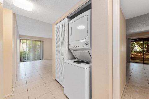 Condominio en alquiler en Sarasota, Florida, 2 dormitorios, 91.23 m2 № 2238551 - foto 14