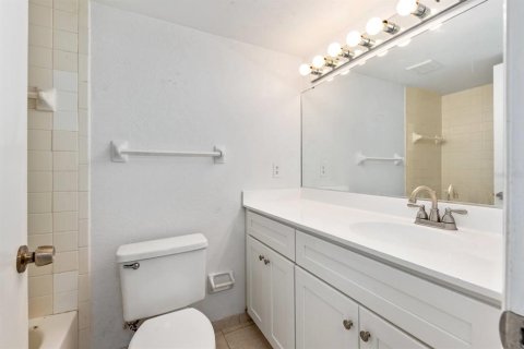 Condominio en alquiler en Sarasota, Florida, 2 dormitorios, 91.23 m2 № 2238551 - foto 15