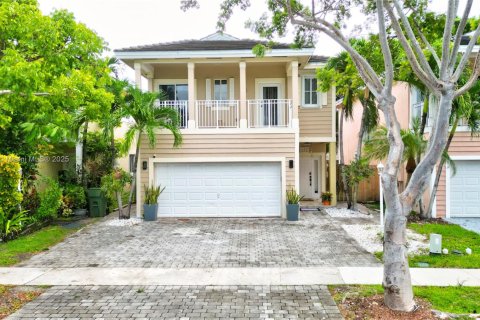 House in Homestead, Florida 4 bedrooms, 163.69 sq.m. № 1861774 - photo 1
