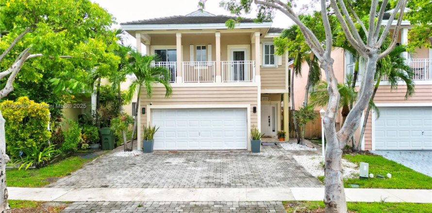 House in Homestead, Florida 4 bedrooms, 163.69 sq.m. № 1861774