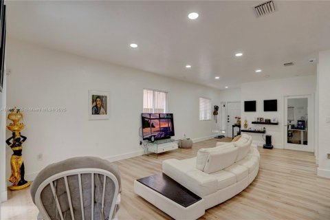 House in Homestead, Florida 4 bedrooms, 163.69 sq.m. № 1861774 - photo 14