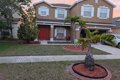 Casa en alquiler en Gibsonton, Florida, 4 dormitorios, 271.65 m2 № 1740546 - foto 1