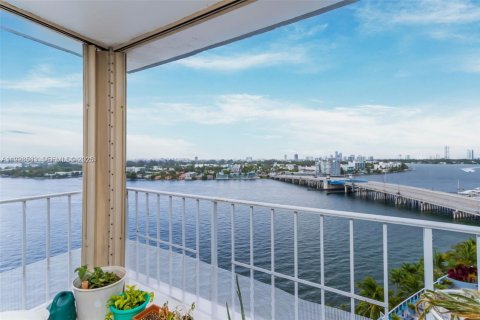 Condominio en North Bay Village, Florida, 1 dormitorio  № 2039754