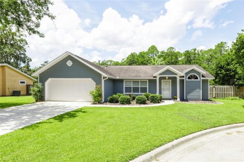 House in Gainesville, Florida 3 bedrooms, 138.61 sq.m. № 1916997 - photo 1
