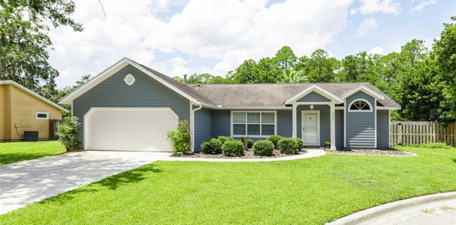 House in Gainesville, Florida 3 bedrooms, 138.61 sq.m. № 1916997
