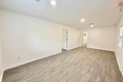 Immobilier commercial à vendre à Bronson, Floride: 76.92 m2 № 2093292 - photo 8