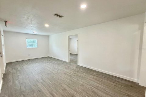 Immobilier commercial à vendre à Bronson, Floride: 76.92 m2 № 2093292 - photo 7