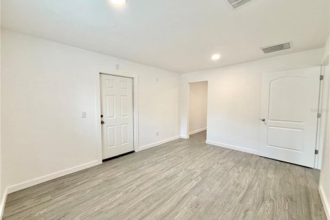 Immobilier commercial à vendre à Bronson, Floride: 76.92 m2 № 2093292 - photo 10