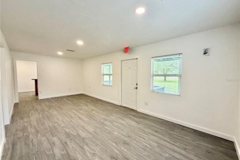 Immobilier commercial à vendre à Bronson, Floride: 76.92 m2 № 2093292 - photo 9