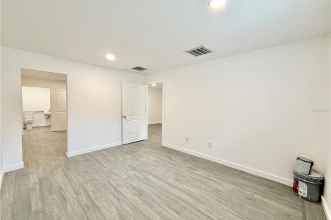 Immobilier commercial à vendre à Bronson, Floride: 76.92 m2 № 2093292 - photo 11
