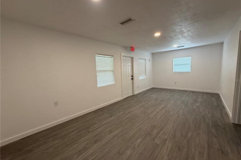 Immobilier commercial à vendre à Bronson, Floride: 76.92 m2 № 2093292 - photo 14