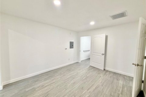 Immobilier commercial à vendre à Bronson, Floride: 76.92 m2 № 2093292 - photo 12