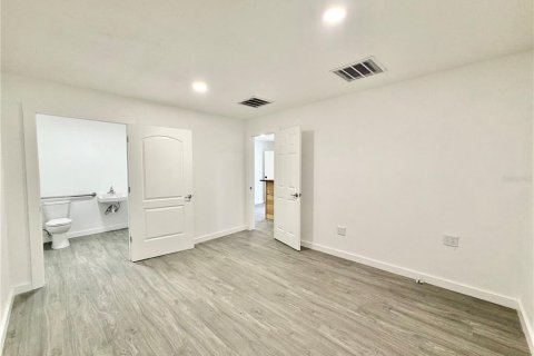 Immobilier commercial à vendre à Bronson, Floride: 76.92 m2 № 2093292 - photo 13