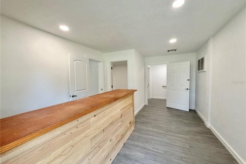 Immobilier commercial à vendre à Bronson, Floride: 76.92 m2 № 2093292 - photo 5