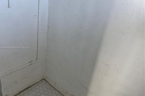 Villa ou maison à louer à Pahokee, Floride: 1 chambre, 40.6 m2 № 2037971 - photo 6