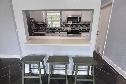 Villa ou maison à louer à Tampa, Floride: 2 chambres, 79.34 m2 № 2408932 - photo 12
