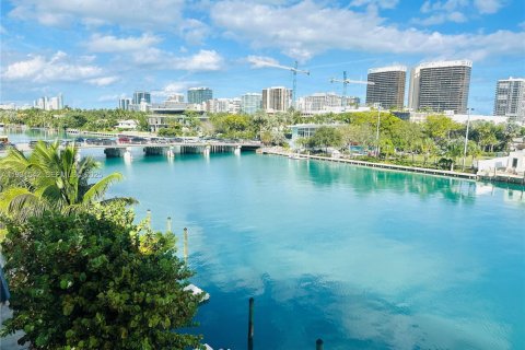 Condo in Bay Harbor Islands, Florida, 2 bedrooms № 1990217 - photo 4