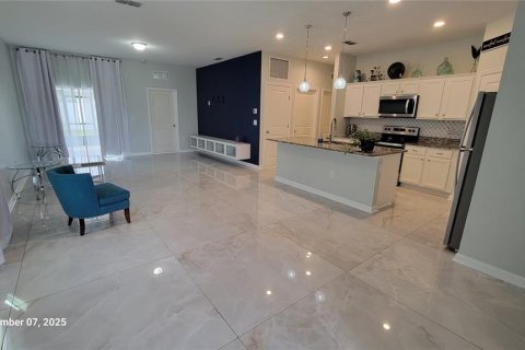 House in Davenport, Florida 3 bedrooms, 144.09 sq.m. № 1903911 - photo 12