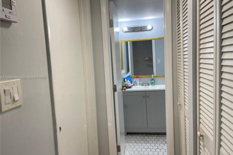 Купить кондоминиум в Норт-Майами, Флорида 1 спальня, 75.81м2, № 1993407 - фото 10