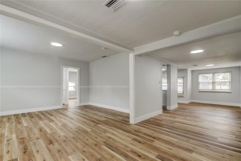Купить виллу или дом в Тампа, Флорида 4 комнаты, 125.98м2, № 1907766 - фото 2