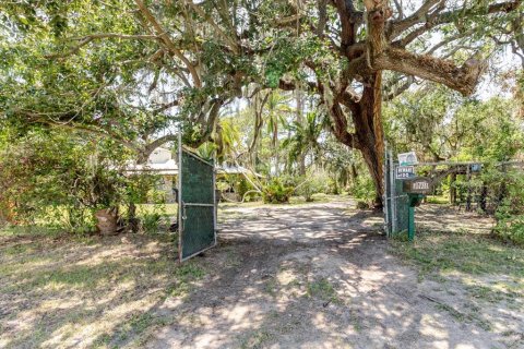 House in Gibsonton, Florida 3 bedrooms, 208.47 sq.m. № 1842117 - photo 8