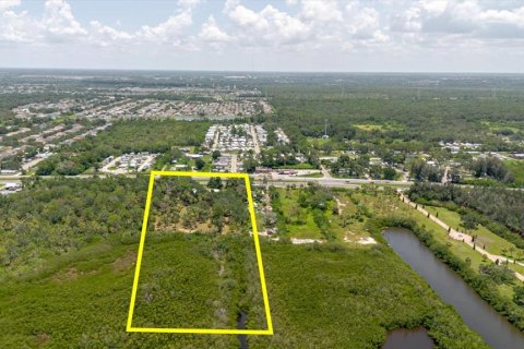 House in Gibsonton, Florida 3 bedrooms, 208.47 sq.m. № 1842117 - photo 3