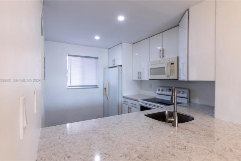 Copropriété à vendre à Miami, Floride: 2 chambres, 74.32 m2 № 2153206 - photo 3