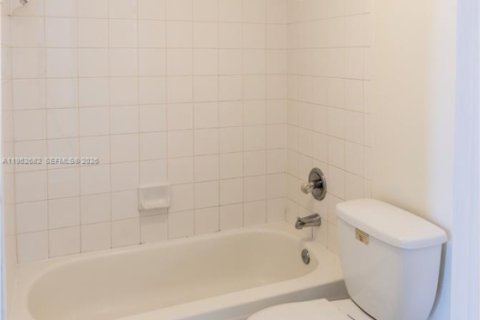 Copropriété à vendre à Miami, Floride: 2 chambres, 74.32 m2 № 2153206 - photo 12