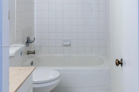 Copropriété à vendre à Miami, Floride: 2 chambres, 74.32 m2 № 2153206 - photo 11