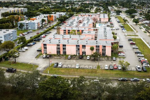 Copropriété à vendre à Miami, Floride: 2 chambres, 74.32 m2 № 2153206 - photo 16