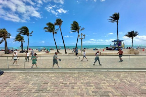 Condominio en venta en Hollywood, Florida, 4 dormitorios, 236.9 m2 № 1005504 - foto 1