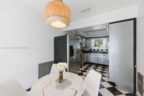 Casa en venta en Oakland Park, Florida, 3 dormitorios, 113.9 m2 № 1993772 - foto 8