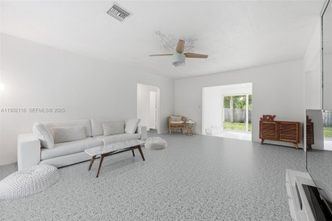 Casa en venta en Oakland Park, Florida, 3 dormitorios, 113.9 m2 № 1993772 - foto 4