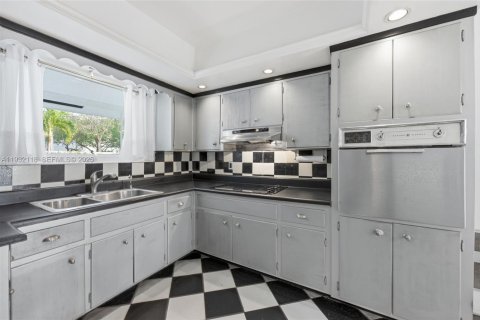 Casa en venta en Oakland Park, Florida, 3 dormitorios, 113.9 m2 № 1993772 - foto 7