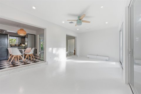 Casa en venta en Oakland Park, Florida, 3 dormitorios, 113.9 m2 № 1993772 - foto 18