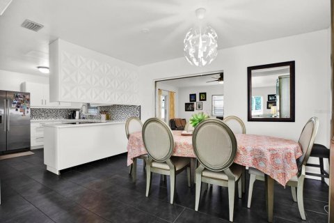 Villa ou maison à louer à Tampa, Floride: 3 chambres, 139.73 m2 № 2432675 - photo 5