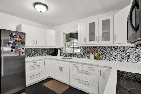 Villa ou maison à louer à Tampa, Floride: 3 chambres, 139.73 m2 № 2432675 - photo 4