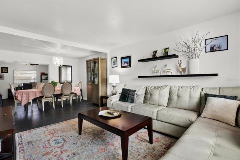 Villa ou maison à louer à Tampa, Floride: 3 chambres, 139.73 m2 № 2432675 - photo 6