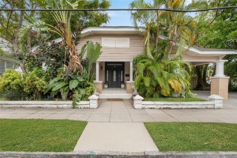 Casa en alquiler en Tampa, Florida, 4 dormitorios, 289.58 m2 № 1901529 - foto 1