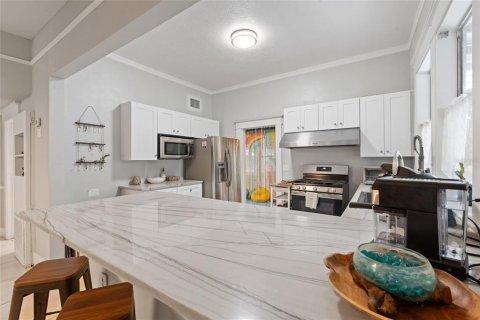 Casa en alquiler en Tampa, Florida, 4 dormitorios, 289.58 m2 № 1901529 - foto 11