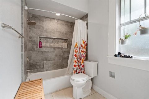 Casa en alquiler en Tampa, Florida, 4 dormitorios, 289.58 m2 № 1901529 - foto 22