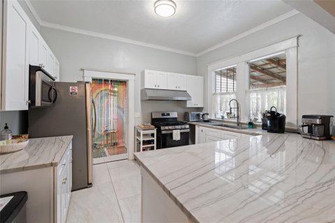 Villa ou maison à louer à Tampa, Floride: 4 chambres, 289.58 m2 № 1901529 - photo 10