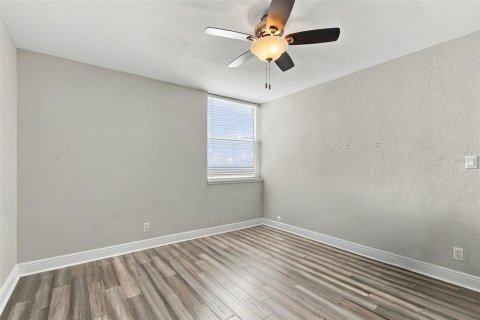 Condo in Tampa, Florida, 2 bedrooms  № 2391484 - photo 15