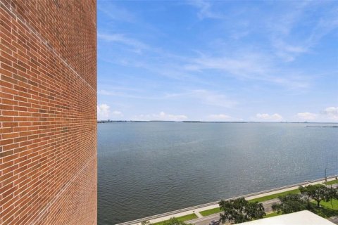 Condo in Tampa, Florida, 2 bedrooms  № 2391484 - photo 14